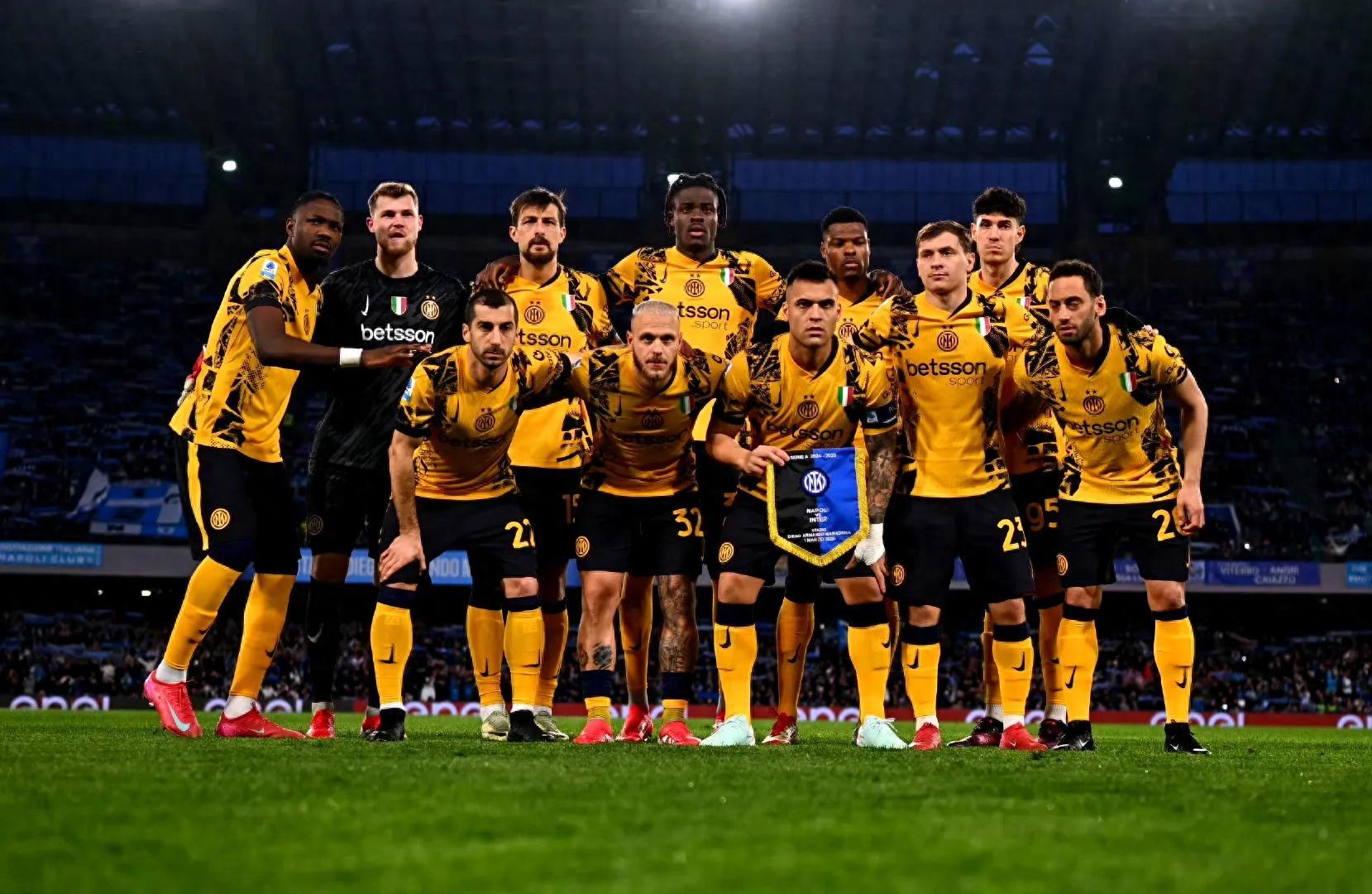 关于世界足球赛季进入白热化阶段,各队实力对比激烈的信息 关于世界足球赛季进入白热化阶段,各队实力对比激烈的信息