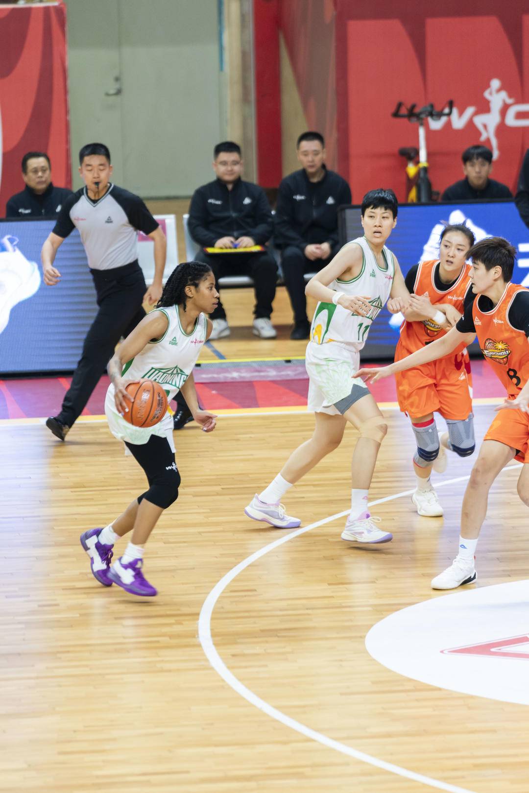 湖北男篮突破困境,取得关键胜利 湖北男篮突破困境,取得关键胜利